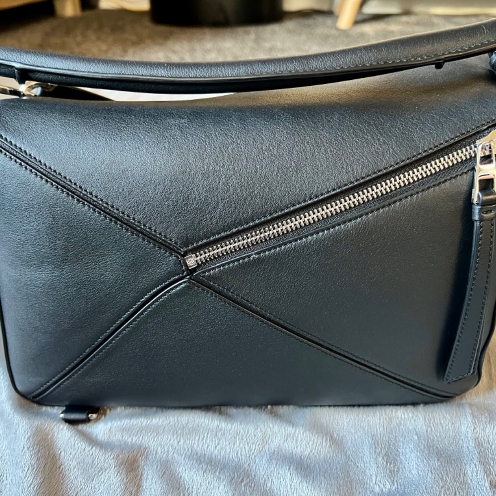 Loewe Black Puzzle Leather Crossbody Bag - Picture 2 of 14